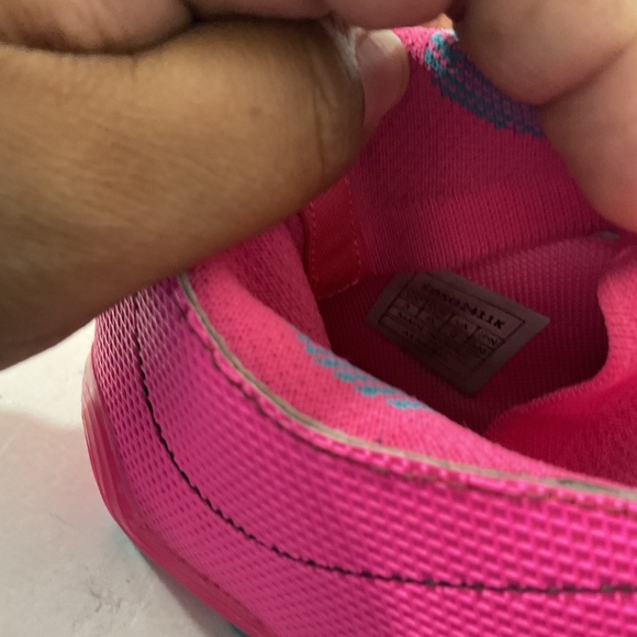 Pink Soccer Cleats Size Youth 3 - Picture 2 of 11